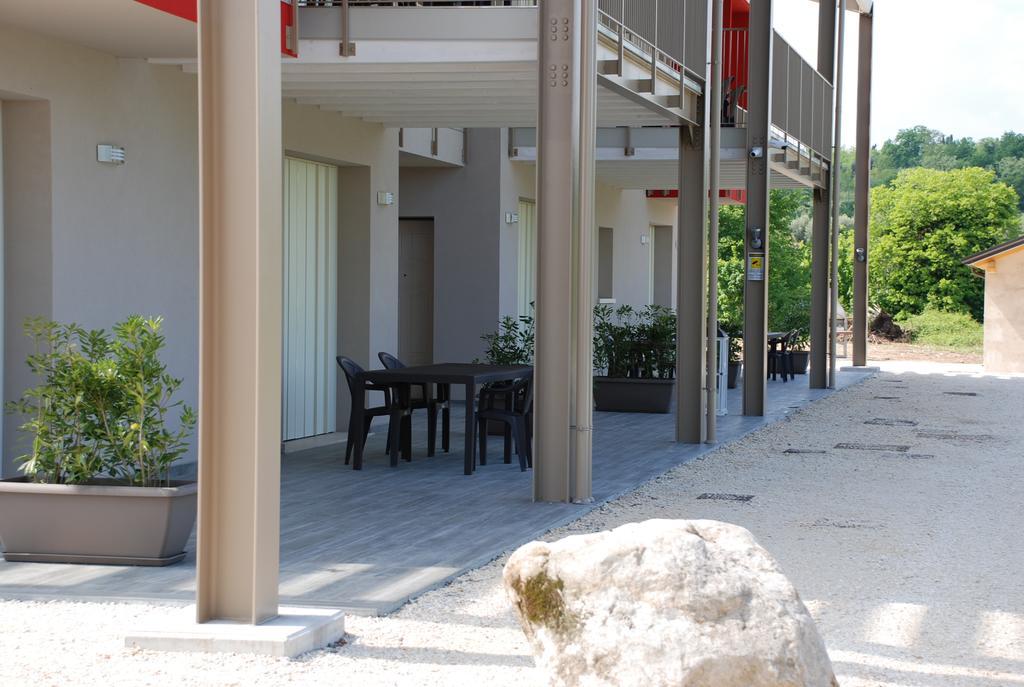 Villaggio Esmera ديسينسانو ديل غاردا المظهر الخارجي الصورة