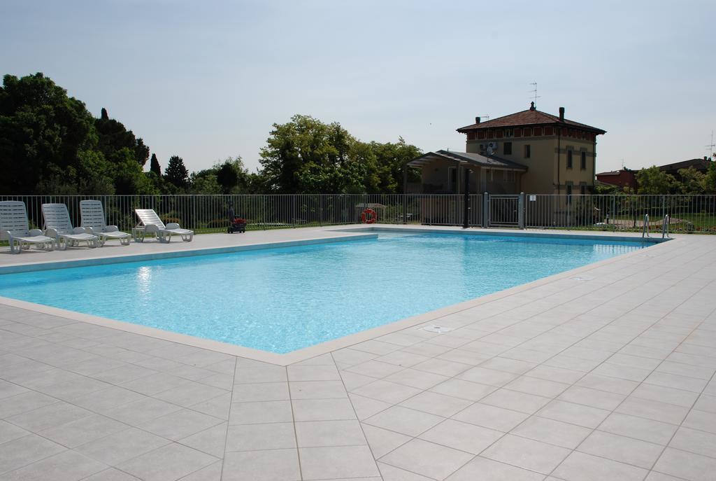 Villaggio Esmera ديسينسانو ديل غاردا المظهر الخارجي الصورة