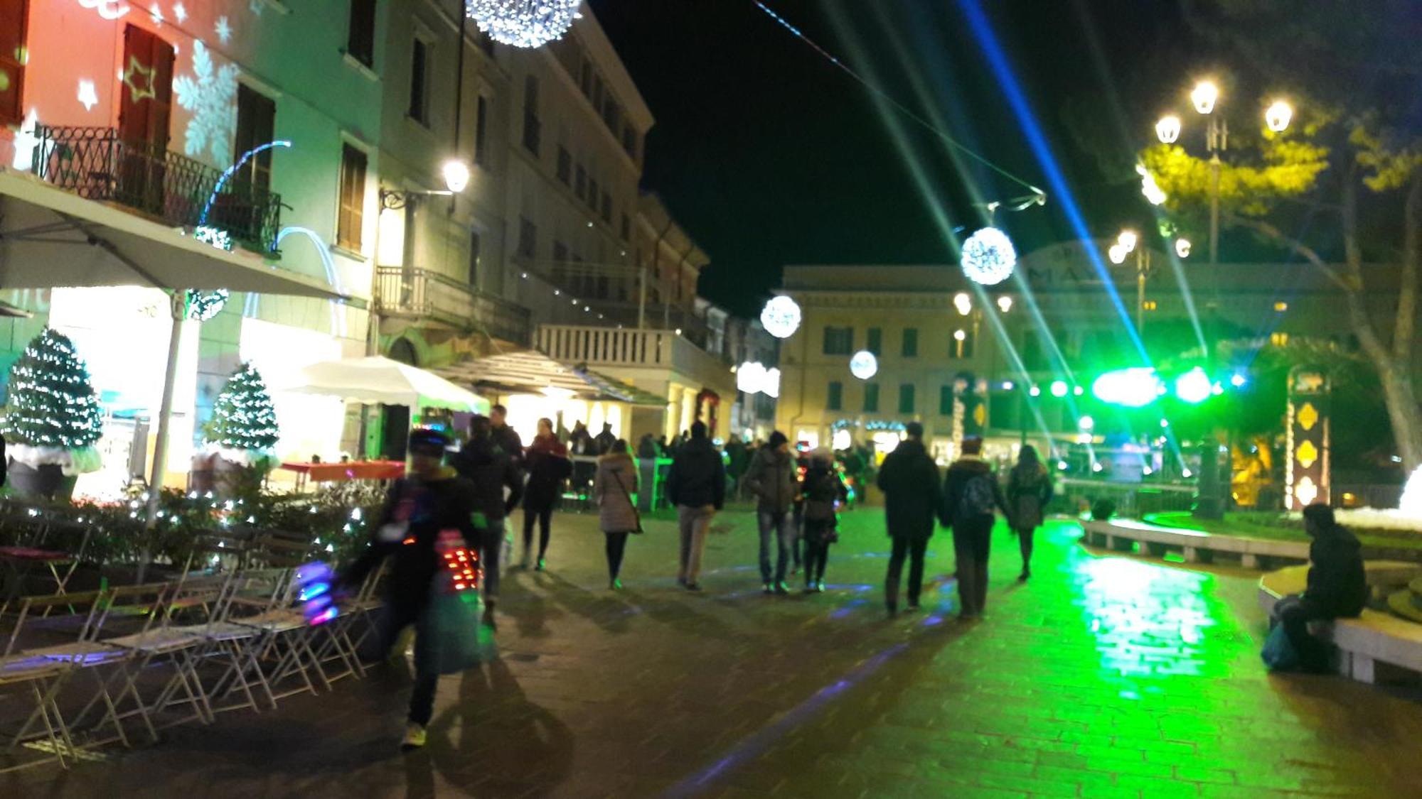 Villaggio Esmera ديسينسانو ديل غاردا المظهر الخارجي الصورة