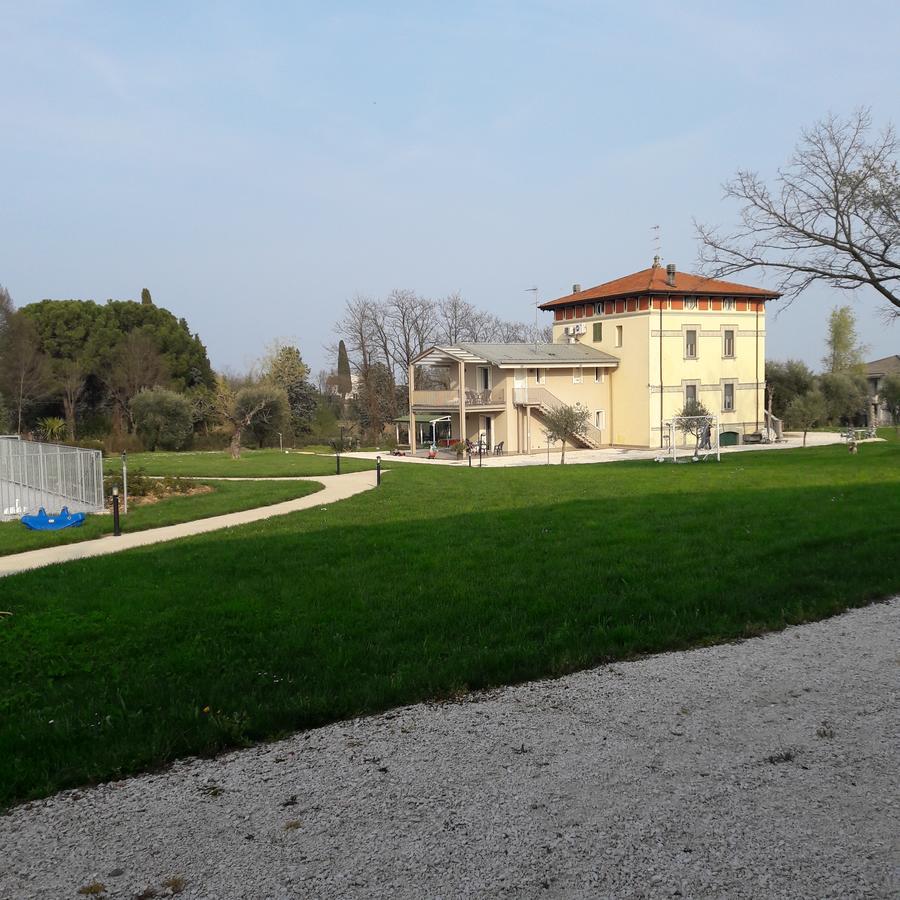 Villaggio Esmera ديسينسانو ديل غاردا المظهر الخارجي الصورة